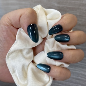 <span class=keywords><strong>Uñas</strong></span> Postizas de Ojo de Gato al por Mayor, <span class=keywords><strong>Uñas</strong></span> Francesas Almendradas <span class=keywords><strong>Verde</strong></span> Oscuro Hechas a Mano con Acabado Brillante, Tamaño Mediano, 30 Piezas, Logotipo Personalizado Disponible - Product Image 2