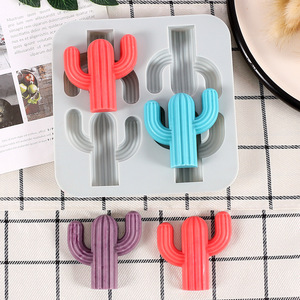 Moule en silicone réutilisable et écologique en forme de cactus 3D mignon pour bonbons gélifiés DIY, idéal pour gâteaux, fudge et chocolats. - Product Image 5