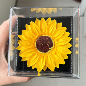 CLTF Regalo di Natale Collana Girasole 'You Are My Sunshine' Eterna, Scatola Portagioie in Acrilico con Motivo Elegante per Arredamento di Lusso - Product Image 5