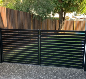 Panneau de clôture à lattes en <span class=keywords><strong>aluminium</strong></span> noir moderne Clôture horizontale durable à faible semi-intimité pour maisons métalliques Sources renouvelables - Product Image 3