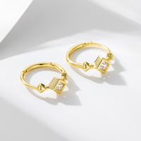 Mlluki Simple Boucles d'oreilles créoles Huggie en argent sterling 925 plaqué or 14K de haute qualité avec zircon cubique carré pour femme