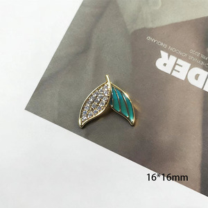 Colgante de aleación de cobre con forma de planta de 16x16mm con pedrería para collar, accesorios de joyería DIY - Product Image 1