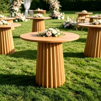Table de cocktail moderne en bois massif personnalisée pour mariages et événements, avec plateau cannelé et piétement plissé, écologique et durable