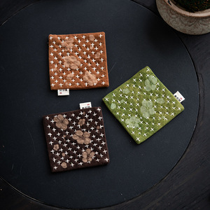 Posavasos cuadrado impermeable de algodón y lino con diseño de bonsái de flor de ciruelo y teñido anudado para mesa de té - Product Image 5