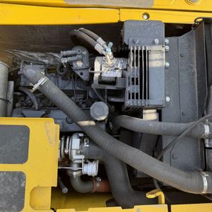 Excavatrice sur chenilles Komatsu PC130 d'occasion de haute qualité avec toutes les pièces d'origine, prête pour des travaux intensifs - Product Image 6