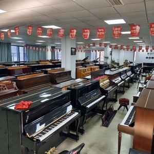 Piano droit U1A japonais reconditionné, années 1980, tous composants d'origine, idéal pour l'enseignement musical - Product Image 6