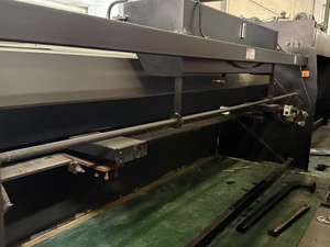 Máquina de Corte Hidráulica de Alto Rendimiento para Corte de Metal con Cuchillas de Precisión, Diseño Robusto y Funcionamiento de Ahorro Energético - Product Image 3