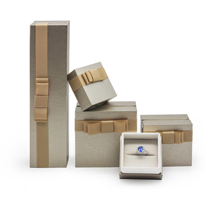 Boîte cadeau en papier fantaisie, forme carrée à coins arrondis, très tendance, avec logo personnalisé, mini boîte décorative de Noël. - Product Image 6