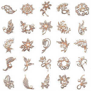 Broche de Joia de Moda Coreana de Liga de Alta Qualidade com Pérolas e Diamantes Incrustados - Acessórios por Atacado - Product Image 2