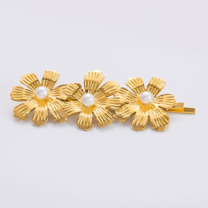 Pinzas para el cabello con forma de flor chapadas en oro con perlas para uso diario, accesorio para el cabello - Product Image 4