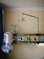 Unit Headboard Tempat Tidur Rumah Sakit Horizontal Kustom Grosir OEM dengan Rel, Flowmeter Oksigen, dan Botol Humidifier Bersertifikasi CE