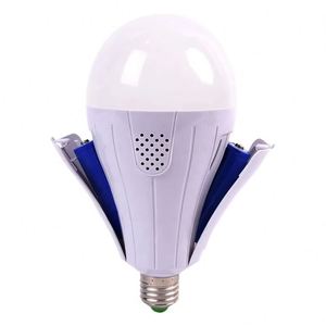 หลอดไฟฉุกเฉิน LED แบบชาร์จไฟได้ E27 B22 สำหรับใช้ภายในและภายนอกอาคาร หลอดพลาสติกสำหรับตั้งแคมป์ ให้แสงสว่างสูง - Product Image 1