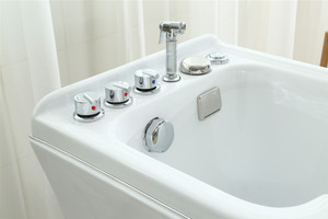 Jouet pour animaux de compagnie en acrylique au design moderne, best-seller, avec massage par air et <span class=keywords><strong>baignoire</strong></span> à bulles multifonction pour chiens et utilisation en salle de bain - Product Image 4
