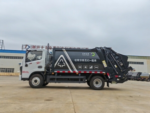 Camión de Basura Pequeño Dongfeng, Camión de Basura Compactador con Motor Diésel en Venta - Product Image 3