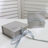 Mailand Maßgefertigte Öko-Beige-Grüne Buchförmige Magnetische Schmuckbox aus Pappe mit Samtfutter Moderne Handgemachte Luxus-Verpackung mit Band