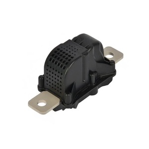 Boîtier de protection de batterie Double Fists 1064689-00-J avec porte-fusible pour interrupteur de batterie Tesla - Product Image 5