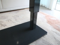 Table de repas d'extérieur à cadre en aluminium réglable en hauteur avec plateau en plastique imitation bois imperméable de 47 pouces