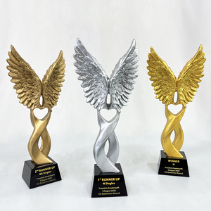<span class=keywords><strong>Ali</strong></span> d'oro dei sogni <span class=keywords><strong>di</strong></span> cristallo resina <span class=keywords><strong>aquila</strong></span> trofeo premio Trophis con Base nera MH-NJ0794 - Product Image 1