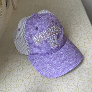 หมวกแก๊ปผ้าแคนวาสขายส่ง สีม่วง ปรับขนาดได้ แฟชั่นลำลอง แบรนด์ส่วนตัว ผู้ผลิตเวียดนาม ปักโลโก้ 3 มิติ - Product Image 5