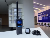 DR400-E Dispositif portable de détection de drones et de coordination d'alerte par montre connectée Rayon de détection : ≥1,5 km