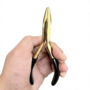 คีมต่อผมสแตนเลส ปลายพลาสม่าสีทอง และด้ามจับยางสีดำ - Product Image 1