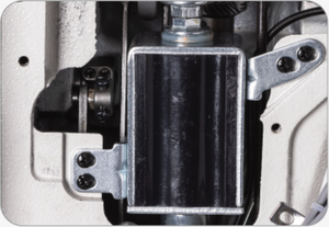 Máquina de Coser Industrial RONMACK RM-9990TS-UTD de Alta Velocidad, Cama Cilíndrica Pequeña, Alimentación Superior e Inferior, Operación Electrónica con Motor - Product Image 2