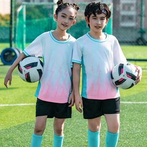 ชุดฟุตบอลคุณภาพเยี่ยมจากประเทศไทย ยูไนเต็ด ซิตี้ คลับ สำหรับผู้ชาย เด็ก และเยาวชน ชุดแข่งขันฟุตบอลสีน้ำเงินสำหรับเด็กผู้ชาย - Product Image 6