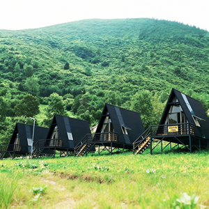 Maison préfabriquée à ossature métallique, toit triangulaire, avec matériaux écologiques et transport en kit pour solutions de projet - Product Image 1