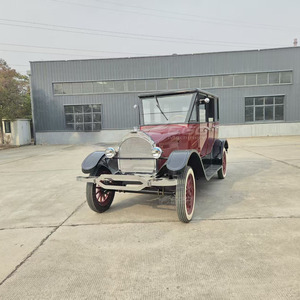 Voiture électrique de tourisme vintage de luxe rouge bordeaux et noire, design carrosserie fermée rétro, silencieuse et durable, véhicule de tourisme rétro haut de gamme - Product Image 6