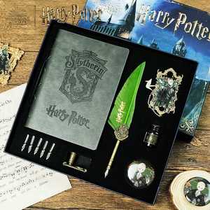 Set de Regalo de Papelería con Licencia Oficial al por Mayor: Pluma Retro, Cuaderno de Cuero, Marcador y Caja de Regalo Coleccionable - Product Image 3