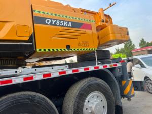 Vente directe d'usine, meilleur prix, grue hydraulique montée sur camion QY85KA, moteur, capacité de levage de 40 m, poids de 100 000 kg, à vendre - Product Image 2