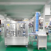 Ligne de production de machines de lavage, remplissage et bouchage de bouteilles, disponible pour l'eau en bouteille, les boissons et les jus - Offre Spéciale
