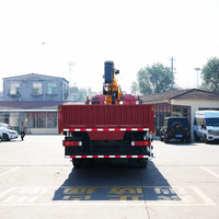 Grue de camion Foton 10 tonnes 6x4 à bras droit certifiée CE avec stabilisateurs hydrauliques de haute qualité