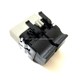 Piezas de motor de coche Hengney 8200315042 para Renault <span class=keywords><strong>Megane</strong></span> <span class=keywords><strong>2</strong></span> Scenic Laguna <span class=keywords><strong>2</strong></span> Power Master Window Switch - Product Image 3