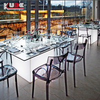 Lumière de table LED en cube de plastique PE multicolore pour café