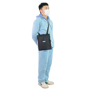 Bolsa de almacenamiento para orina, bolsa médica portátil tipo bandolera para adultos, tela no tejida, color negro - Product Image 1