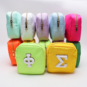 Bolsa de Maquillaje de Nailon Impermeable con Cierre Metálico Multicolor RTS, Organizador de Accesorios de Viaje y Cosméticos para Niños - Product Image 1