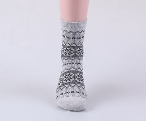 यूनिसेक्स सॉफ्ट ऊन चालक शरीर पर अवकाश अनुकूलन के लिए सांस लेने योग्य और फैशनेबल गंध लोगो - Product Image 6