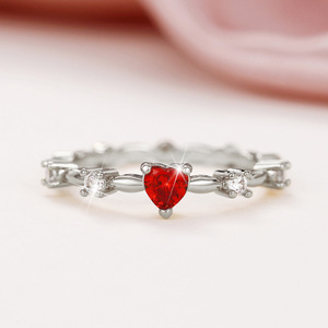 Anello a Forma di Cuore Rosso per Dito Indice da Donna - Product Image 4