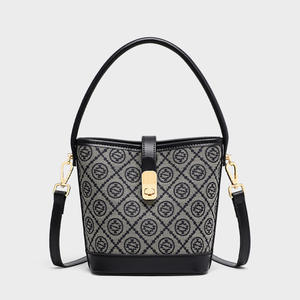2025 New Style <b>Women's</b> Bag Shoulder Carry Classic Floral Pattern Bag with <b>Large</b> Capacity <b>for</b> Commuting and Crossbody Use - Product Image 5