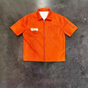 เสื้อแจ็คเก็ตหนังแบบสั่งทำ ปักลายโลโก้ เสื้อยืดทรงบ็อกซี่สไตล์วินเทจ แขนสั้น เสื้อเชิ้ตหนังซิปสำหรับผู้ชาย - Product Image 1