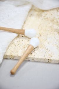 Fabricant de gros masseur oculaire EMS étanche et anti-rides en bois naturel, matériau céramique - Product Image 5