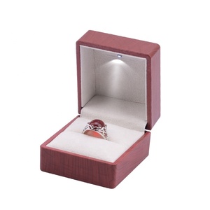 Bague de luxe personnalisée en forme de carré, pendentif en jade, emballage avec lumière led, bouton ABS, boîte à bijoux, boîte à bracelets - Product Image 4