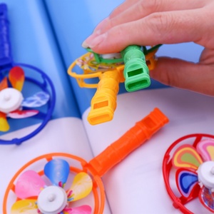Ventilateur souffleur portatif et sifflet en plastique, petit jouet siffleur avec éoliennes colorées, cadeaux promotionnels pour enfants - Product Image 5