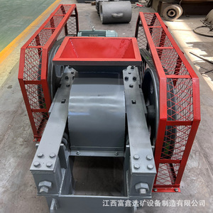 เครื่องบดแบบลูกกลิ้ง Fuxin Mining Equipment ขนาด 15 ตัน/ชม. สีแดง เครื่องบดแบบลูกกลิ้งคู่ สำหรับการแปรรูปถ่านหิน ขี้เถ้า และกรวด - Product Image 1