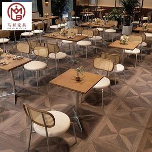 Conjunto de muebles de mesa y silla para restaurante, tienda de té, cafetería comercial con asientos largos de cuero de madera maciza cuadrada Vintage - Product Image 3