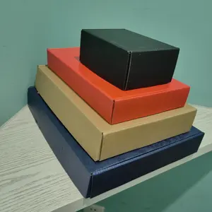 Готовая к отправке прочная коричневая/черная/красная/синяя упаковочная коробка из гофрированного картона без печати