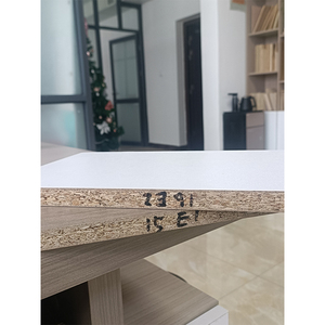 Panneau de particules <span class=keywords><strong>mélaminé</strong></span> <span class=keywords><strong>blanc</strong></span> E1 4x8 16mm 18mm d'épaisseur pour armoire de cuisine - Product Image 1