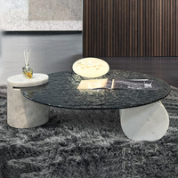 Table basse extensible de luxe moderne italienne, design vague d'eau, finition marbre minimaliste, verre sur mesure pour petite maison