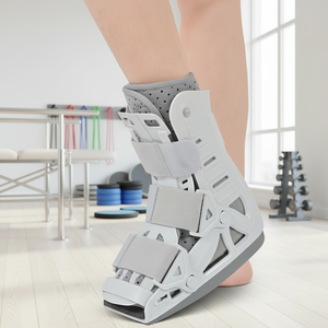 โรงงานผลิตอุปกรณ์พยุงข้อเท้าแบบระบายอากาศสำหรับการฟื้นฟูทางการแพทย์ รองเท้าบูทสำหรับเดินสำหรับผู้ป่วยกระดูกหักข้อเท้า จำหน่ายจำนวนมาก - Product Image 1